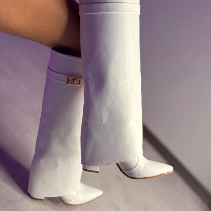 Beyaz Kemer Detaylı Çizme