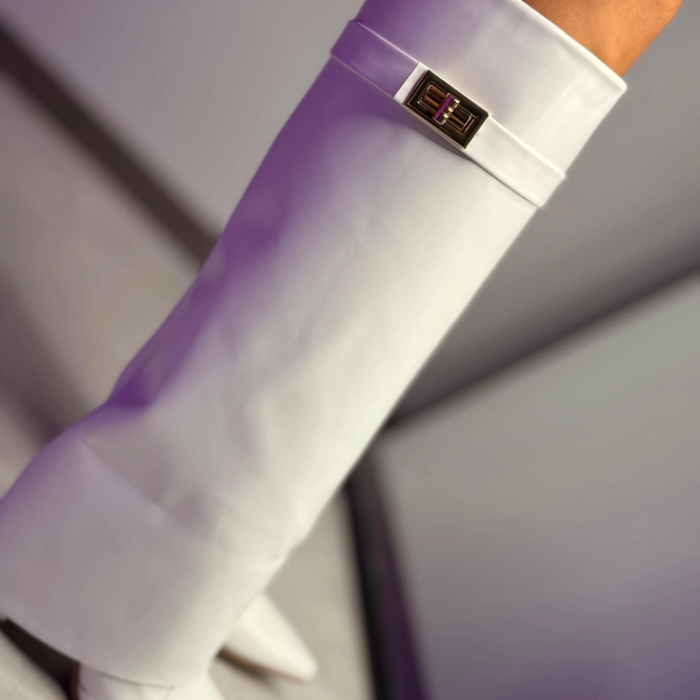 Beyaz Kemer Detaylı Çizme