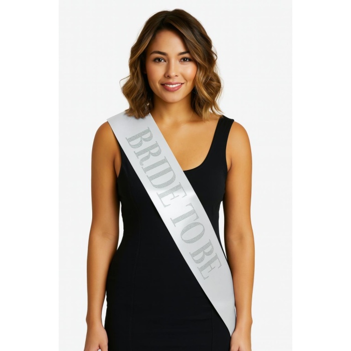 Beyaz Saten Üzerine Kalın Gümüş Yazılı Bride To Be Kuşağı