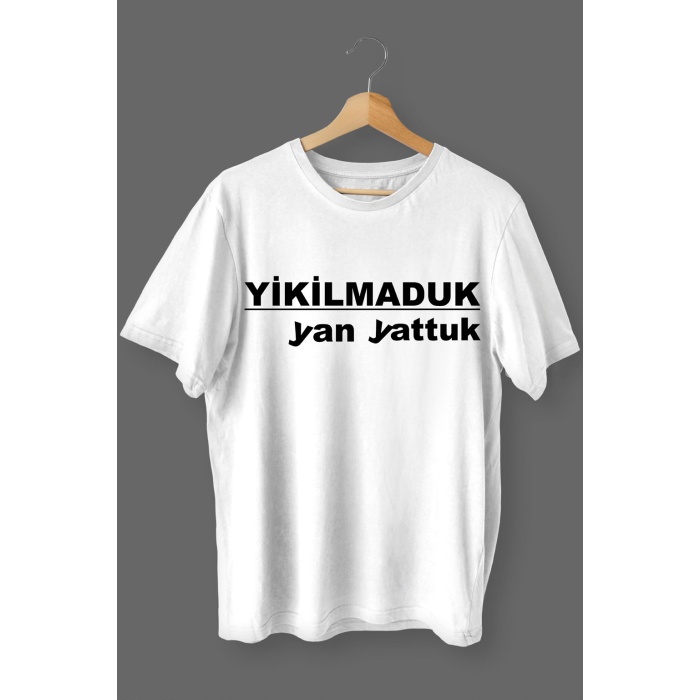 Yıkılmaduk Yan Yattuk Baskılı Pamuklu Likralı T-shirt (Siyah Yazılı Beyaz) XL Beden