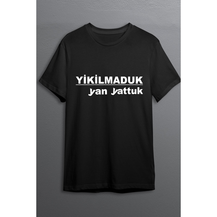 Yıkılmaduk Yan Yattuk Baskılı Pamuklu Likralı T-shirt (Beyaz Yazılı Siyah) L Beden