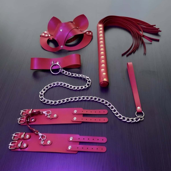Kırmızı Fantezi Set, Kırbaç - Kelepçe - Tasma - Maske Takım - APFT1246