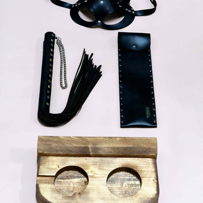 Fantezi Set 3lü - Kırbaç, Maske ve Bardaklık - Küllük - Master Collection - APFT1312-S1-T2