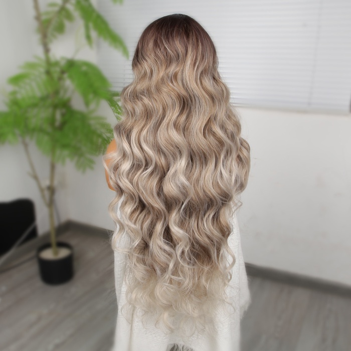 Rus Kumralı Beyaz Platin Ombreli Işıltılı Ekstra Uzun Fiber Sentetik Dalgalı Tül Peruk