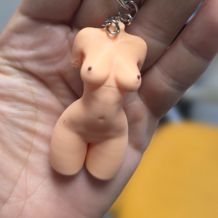 Kadın Beden Anahtarlık – Anahtarlarını Ateşler!