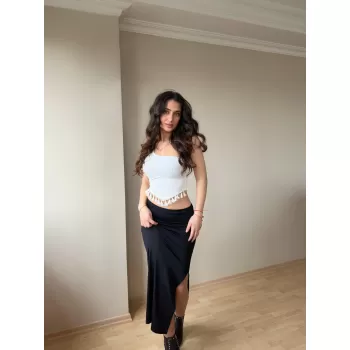 Beyaz Püskül Detay Bluz