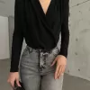 Siyah Kruvaze Yaka Vatkalı Bodysuit