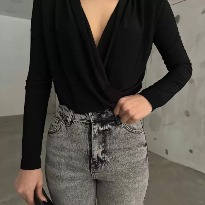 Siyah Kruvaze Yaka Vatkalı Bodysuit