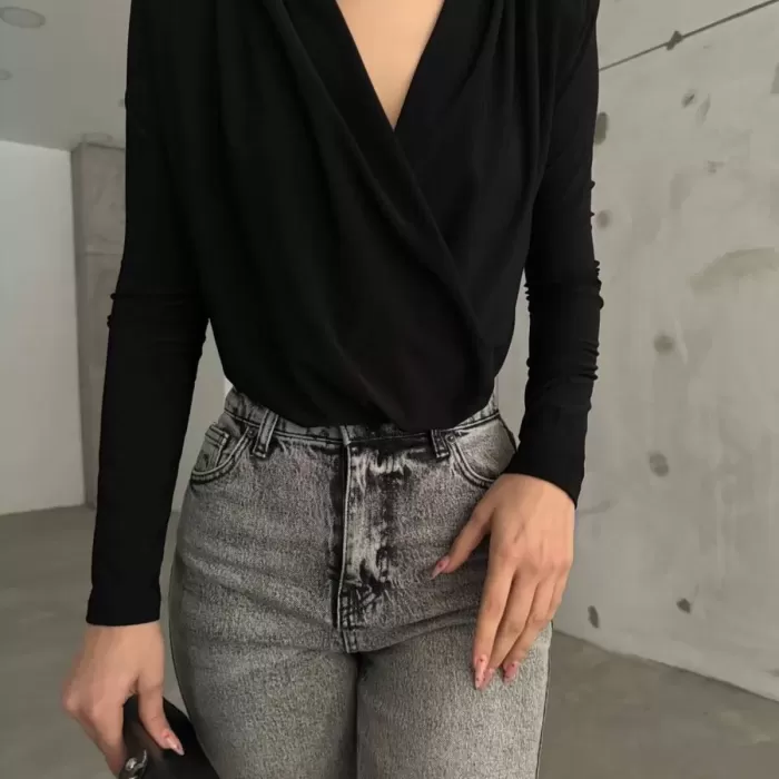 Siyah Kruvaze Yaka Vatkalı Bodysuit