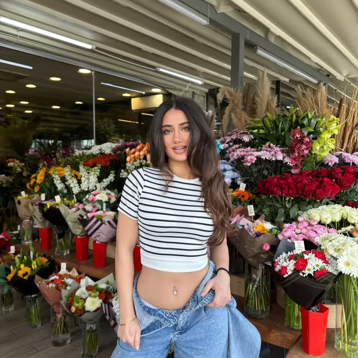 Beyaz Çizgili Manşet Detay T-Shirt