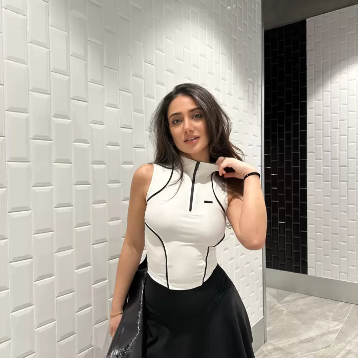 Beyaz Fermuarlı Bilyeli Bluz