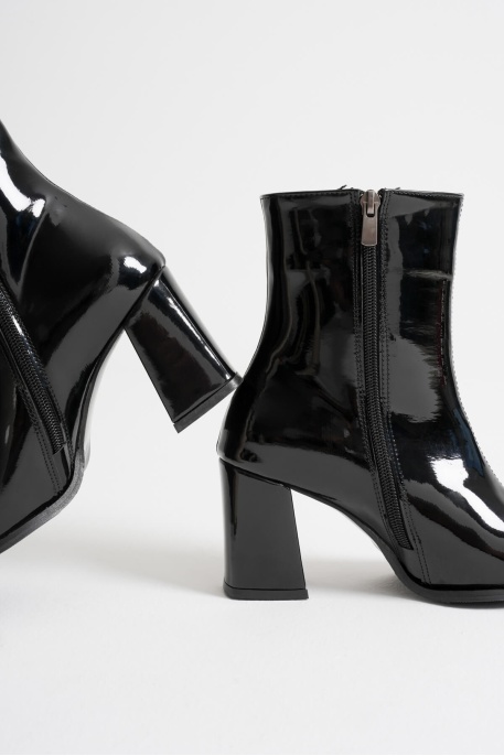 Muso Kadın Siyah Rugan Topuklu Bot