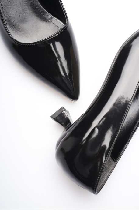 Kadın Siyah Rugan Kısa Topuklu Stiletto Ayakkabı TR20MS03E
