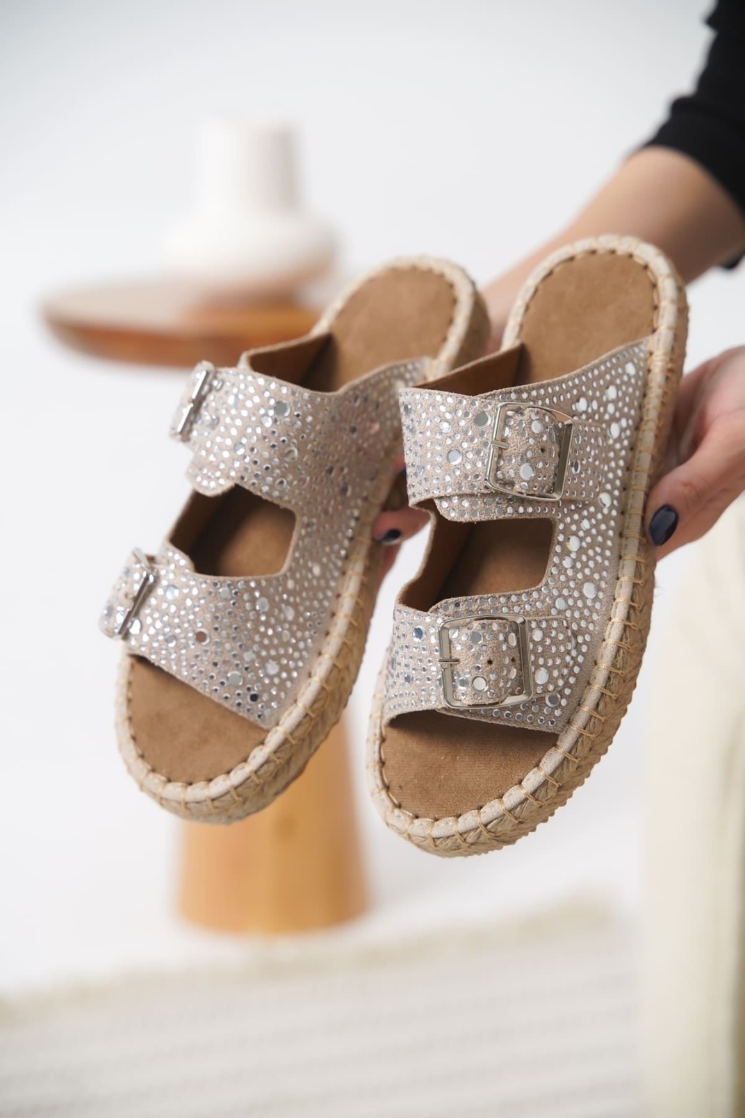 Tyna Süet Gri Taşlı Kadın Terlik