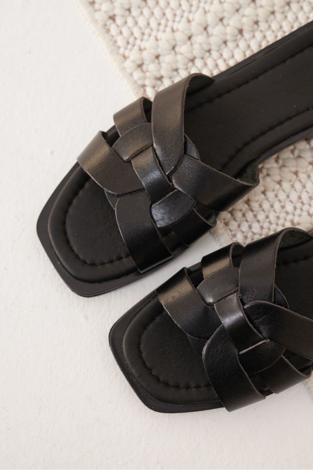 Marlen Siyah Hakiki Deri Terlik