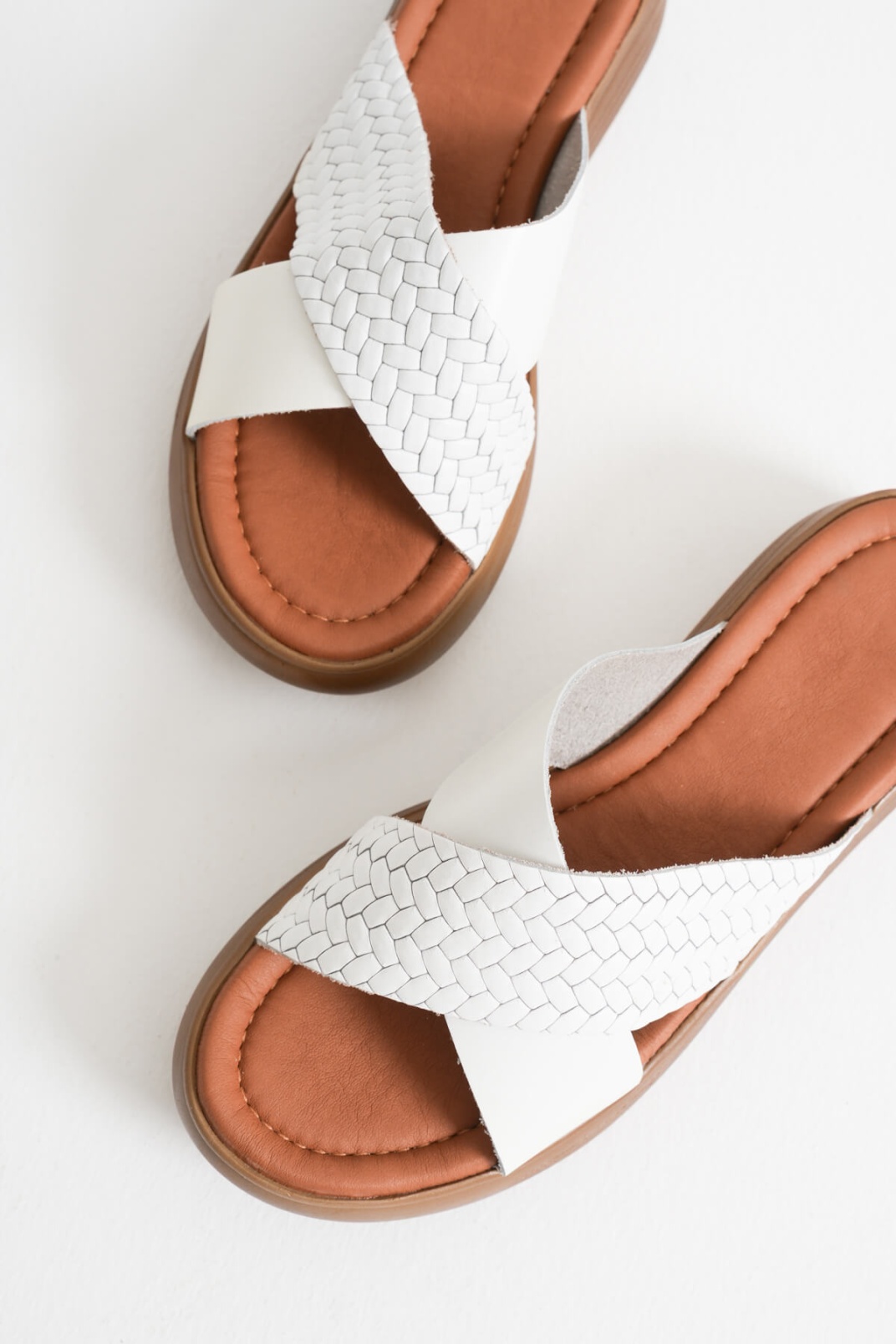 Fayn Beyaz Hakiki Deri Terlik