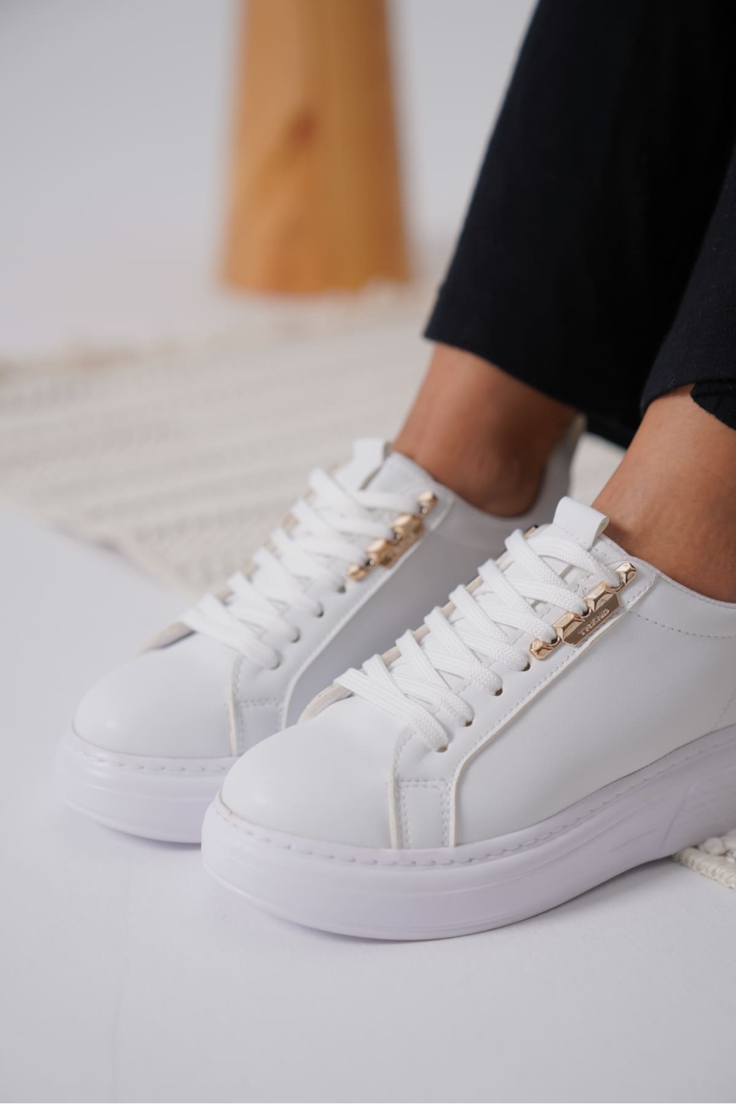 Nova Kadın Gold Detaylı Beyaz Sneaker