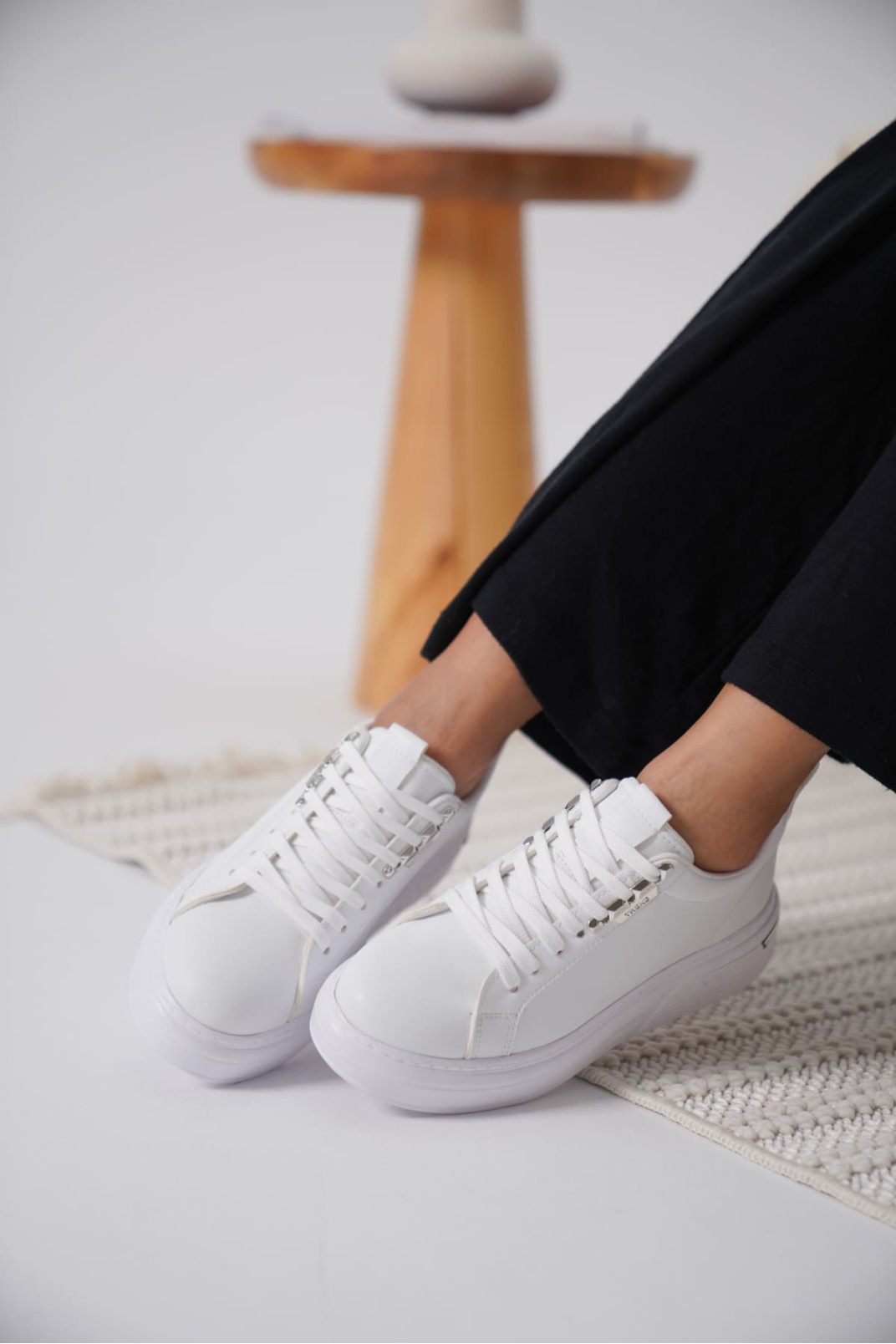 Nova Kadın Gümüş Detaylı Beyaz Sneaker