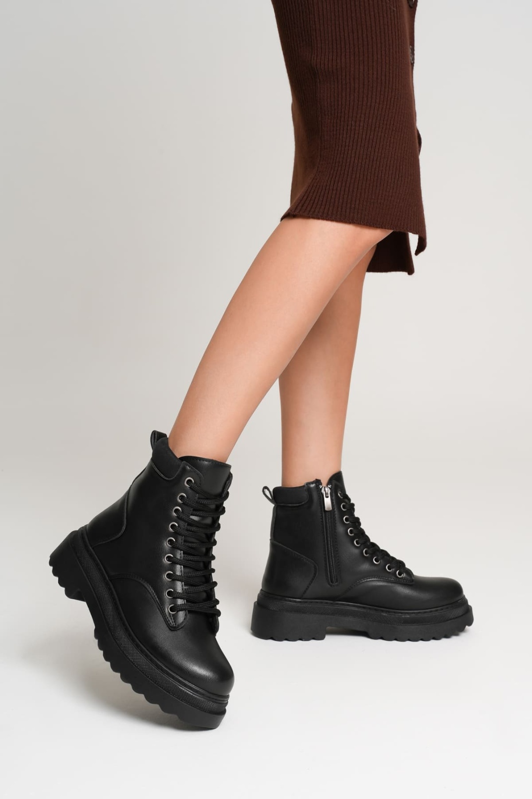 Fiora Kadın Kışlık Kalın Tabanlı Siyah Bot