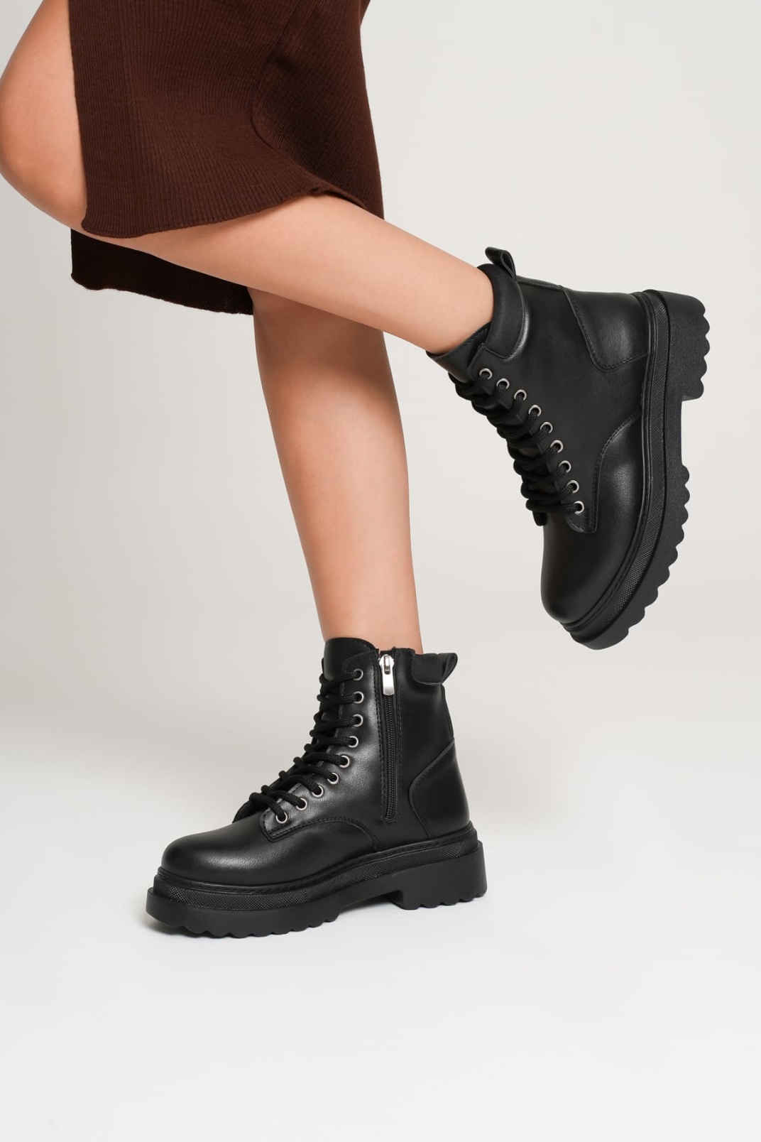 Fiora Kadın Kışlık Kalın Tabanlı Siyah Bot