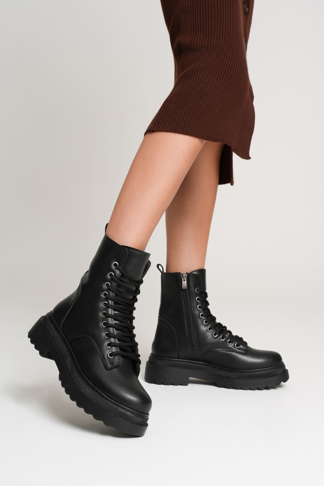 Karma Özel Tasarım Kışlık Siyah Kalın Tabanlı Kadın Bot