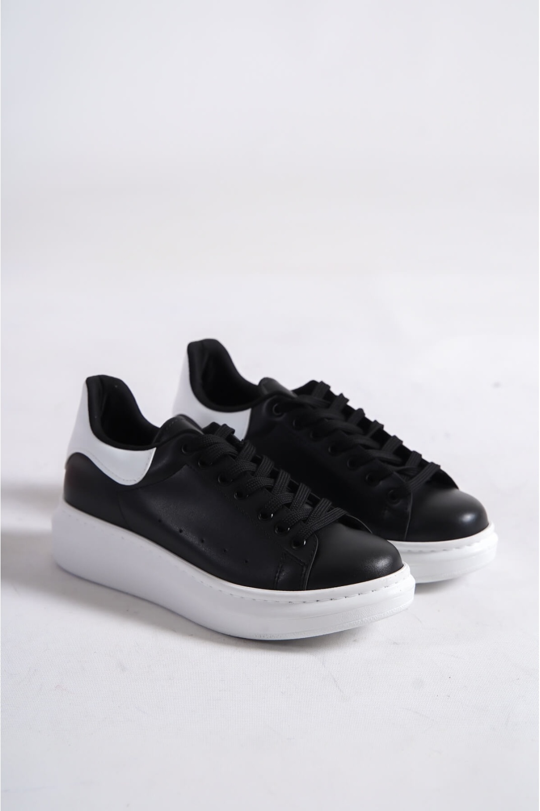 Samira Beyaz Detaylı Siyah Spor Ayakkabı