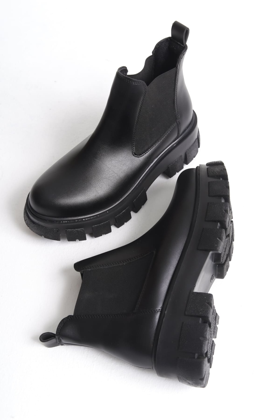 Julia Kadın Siyah Günlük Lastikli Bot