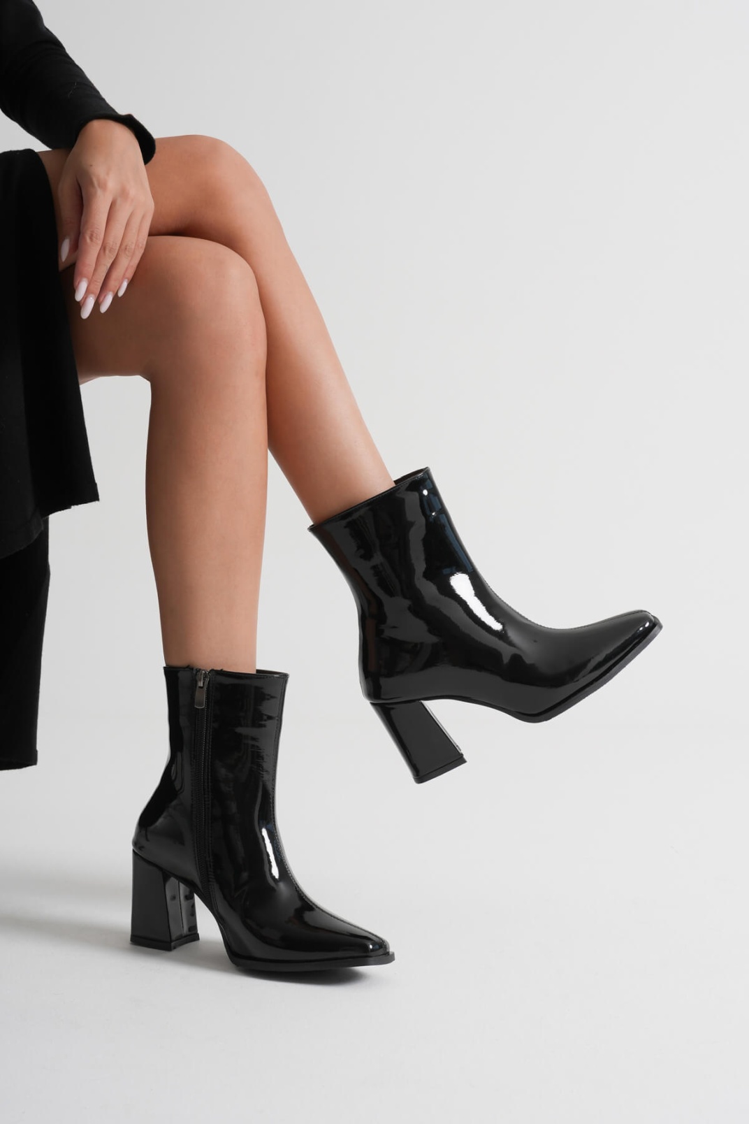 Muso Kadın Siyah Rugan Topuklu Bot