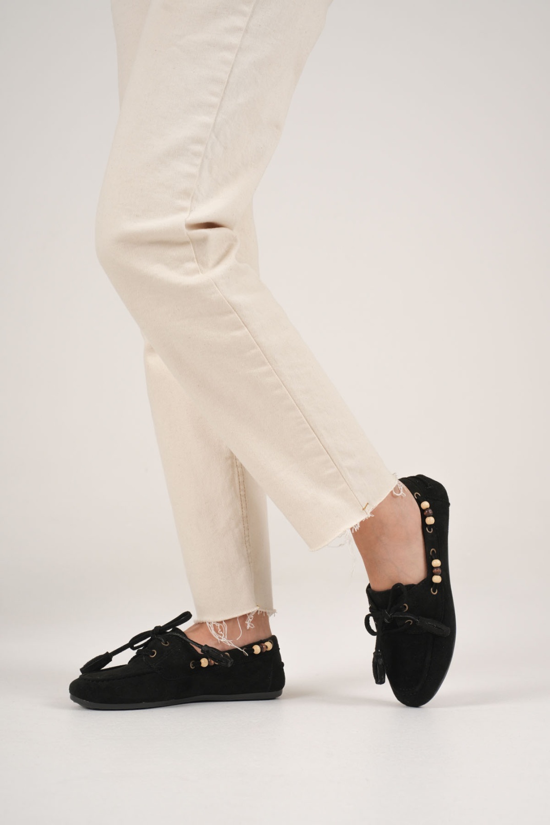 Kadın Siyah Boncuklu Günlük Süet Ayakkabı TR27MS07A