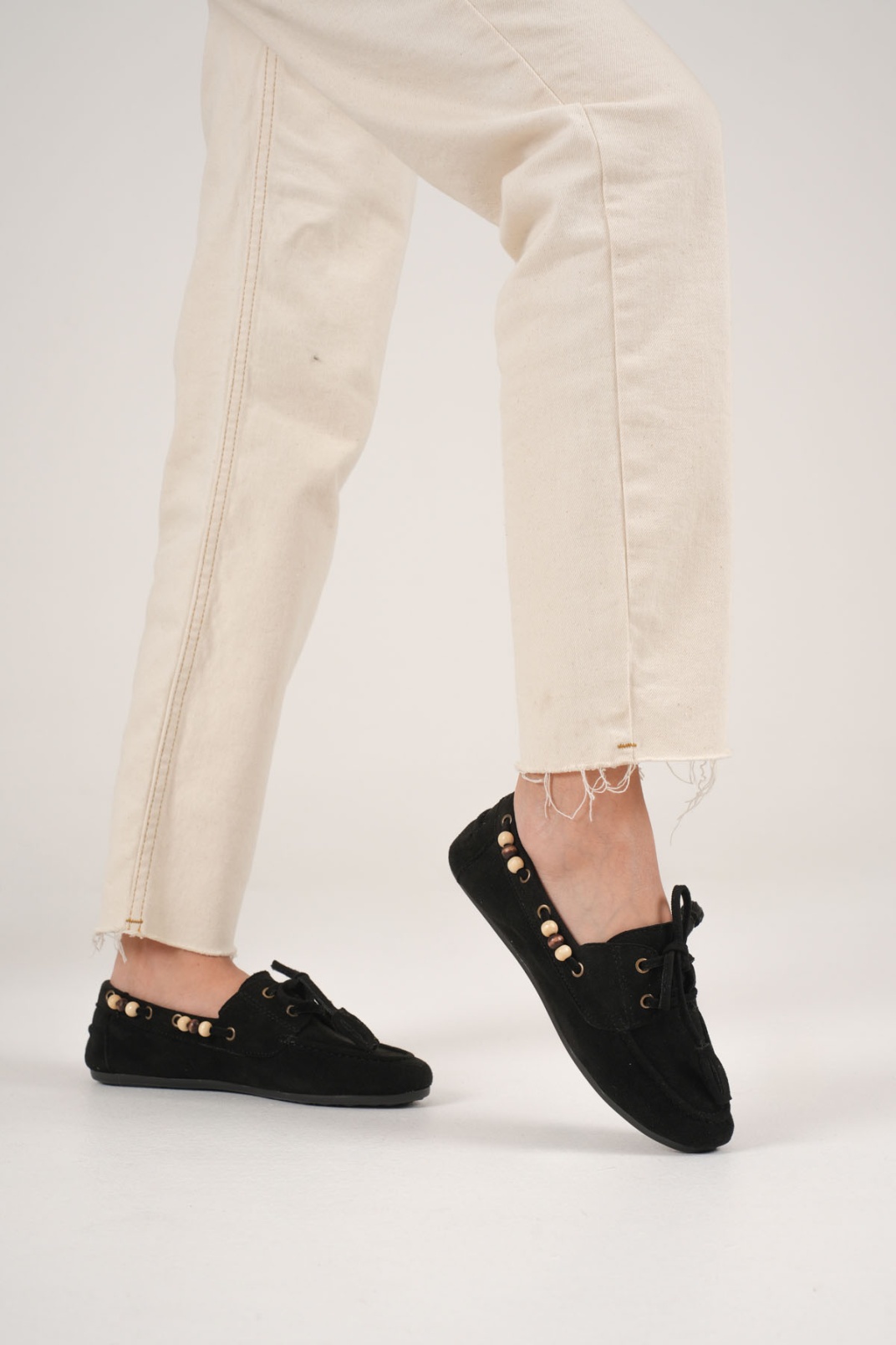 Kadın Siyah Boncuklu Günlük Süet Ayakkabı TR27MS07A