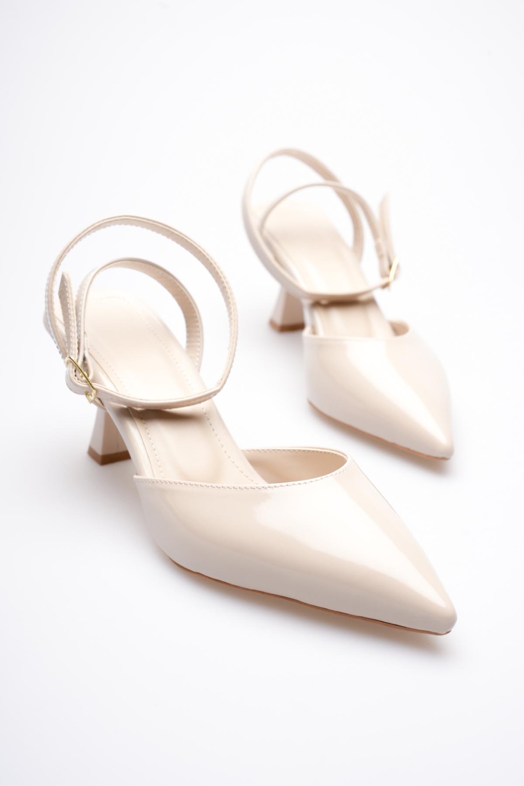 Kadın Bej Rugan Topuklu Ayakkabı TR03MS02C