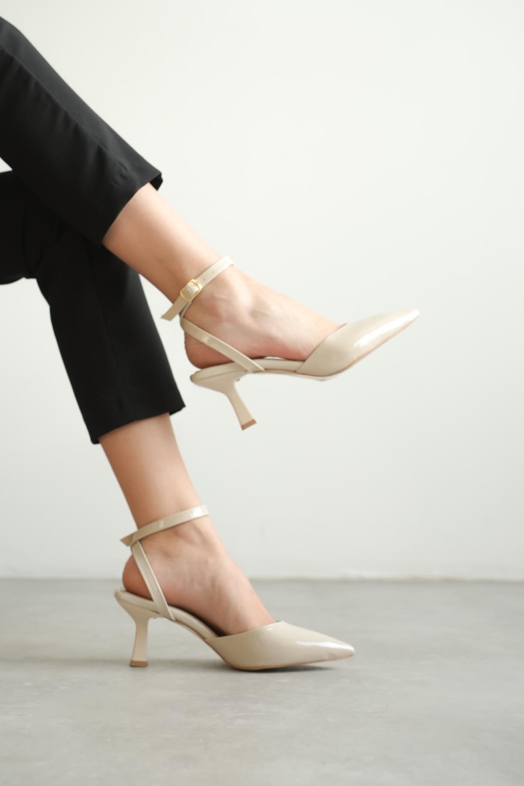 Kadın Bej Rugan Topuklu Ayakkabı TR03MS02C