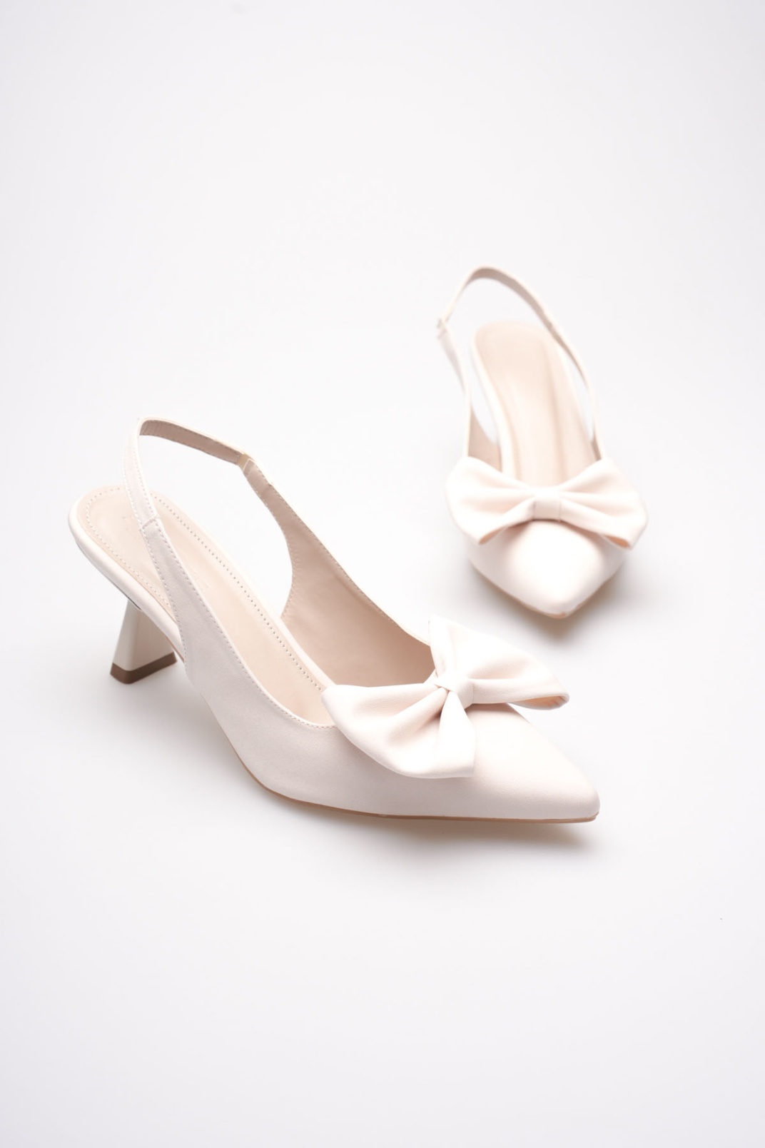 Bej Fiyonklu Kitten Topuklu Slingback Kadın Ayakkabı TR08MS24B