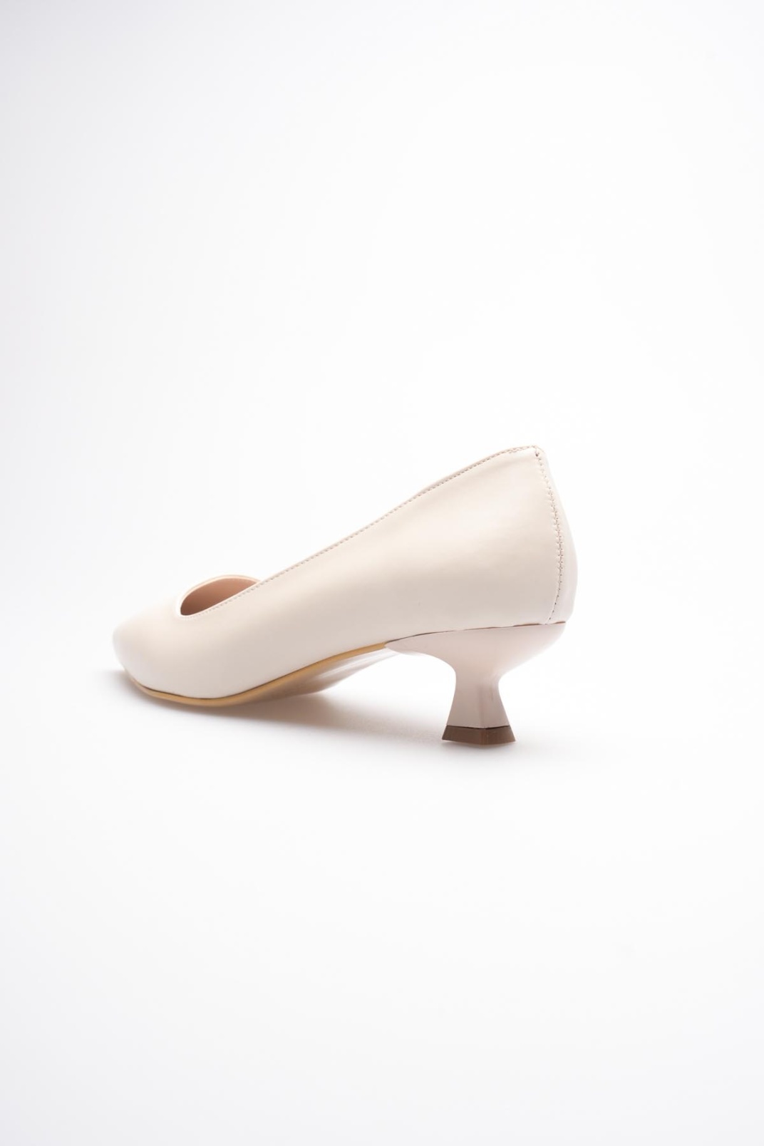 Bej Kadın Günlük Kısa Topuklu Stiletto Ayakkabı TR20MS03B