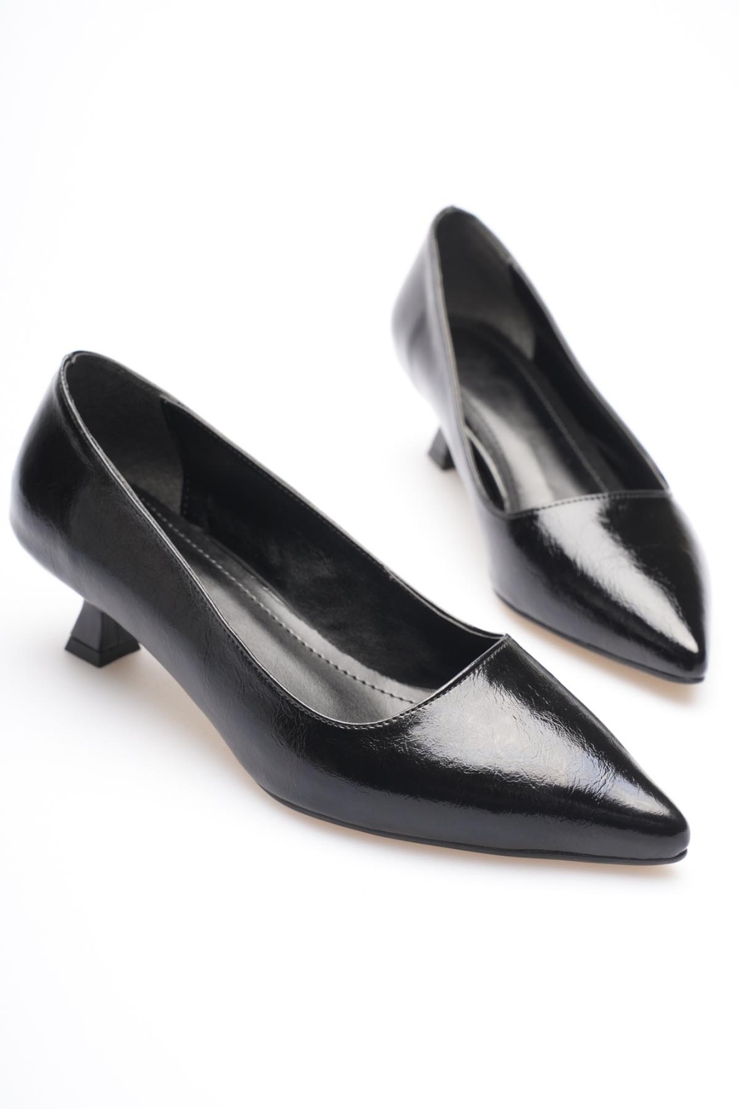 Kadın Siyah Kırışık Rugan Kısa Topuklu Stiletto Ayakkabı TR20MS03C