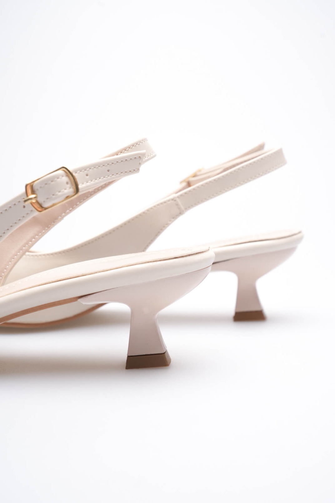 Kadın Bej Sivri Burun Slingback Kısa Topuklu Ayakkabı TR20MS04B