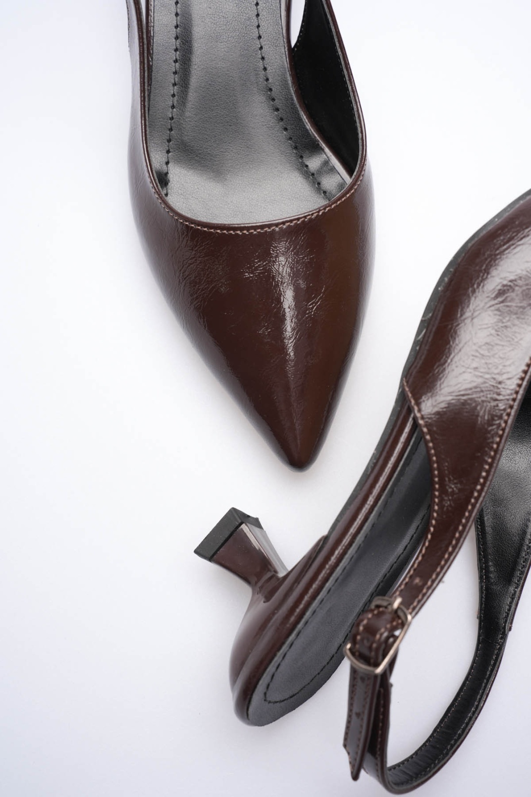 Kadın Acı Kahve Kırışık Rugan Sivri Burun Slingback Kısa Topuklu Ayakkabı TR20MS04D
