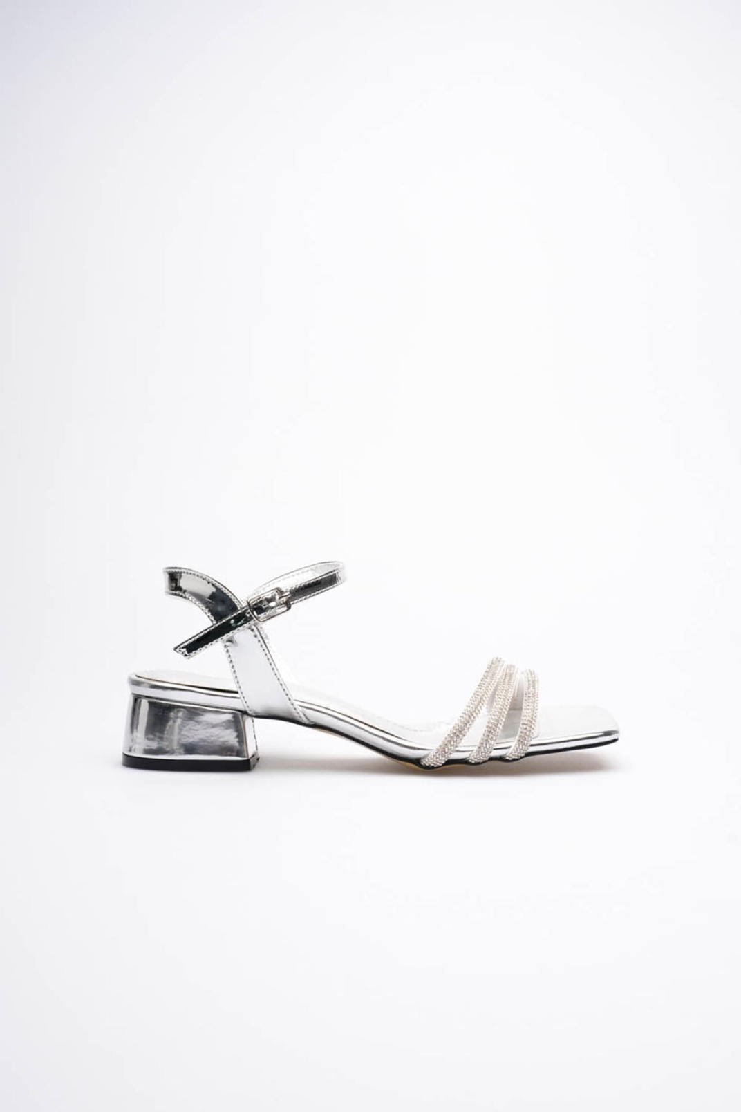 Kadın Gümüş Taş Detaylı Kalın Topuklu Şık Sandalet TR20MY26E