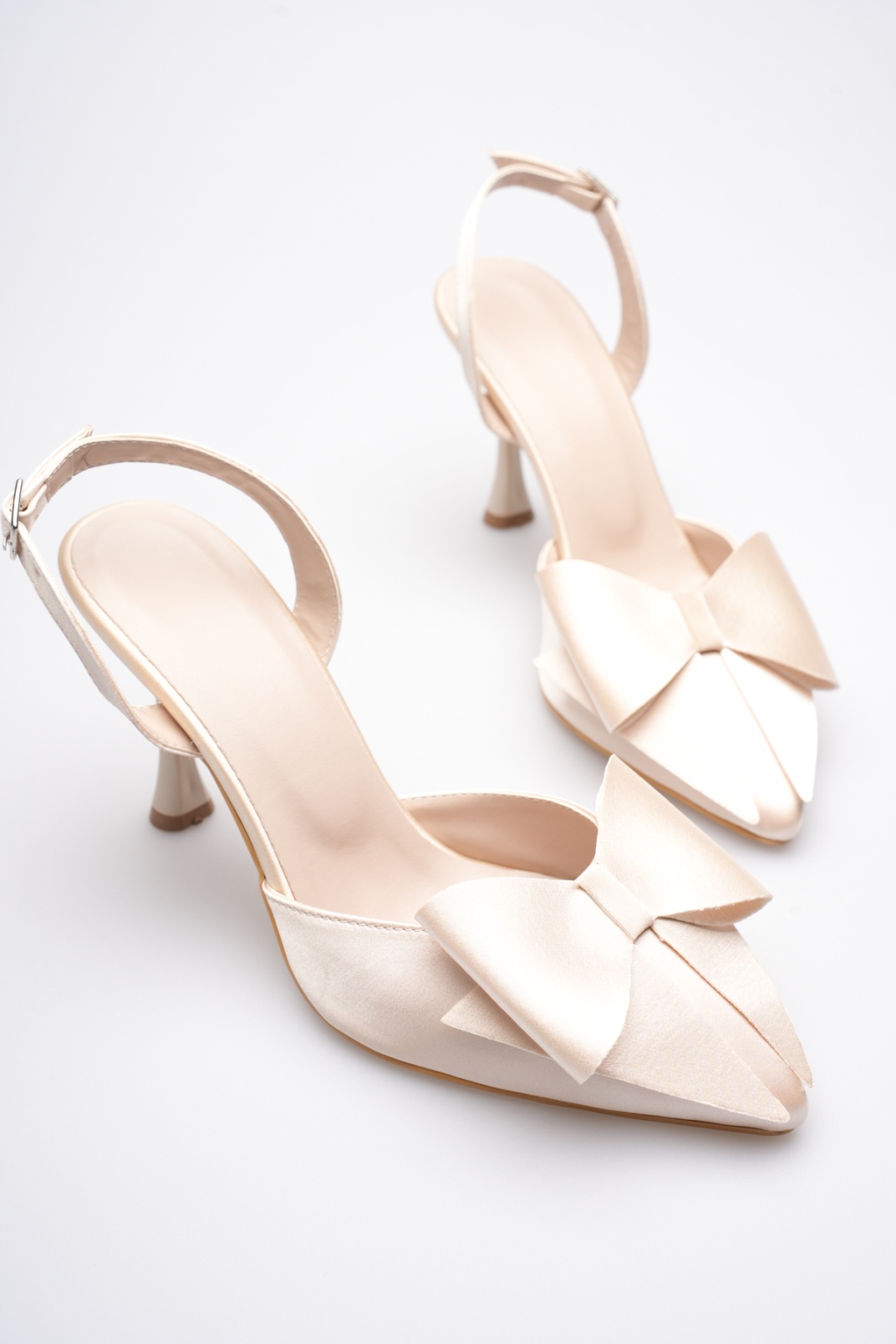 Kadın Bej Fiyonklu Saten Slingback Topuklu Ayakkabı TR40MS01B