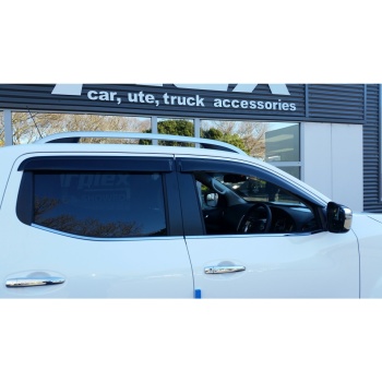 CAM RÜZGARLIGI  DÖRT PARÇA   NİSSAN NP300   2015 +