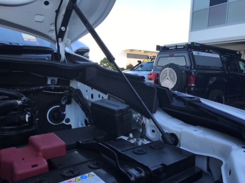 KAPUT AMORTİSÖRÜ- Toyota  Hilux  2015+