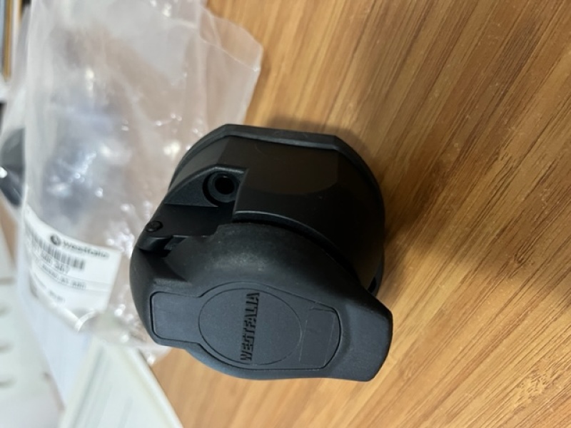 SOKET , 13 PIN (AMAROK 13 ÇEKİ DEMİRİ ARAÇ ÇIKIŞ FİŞ SOKETİ )