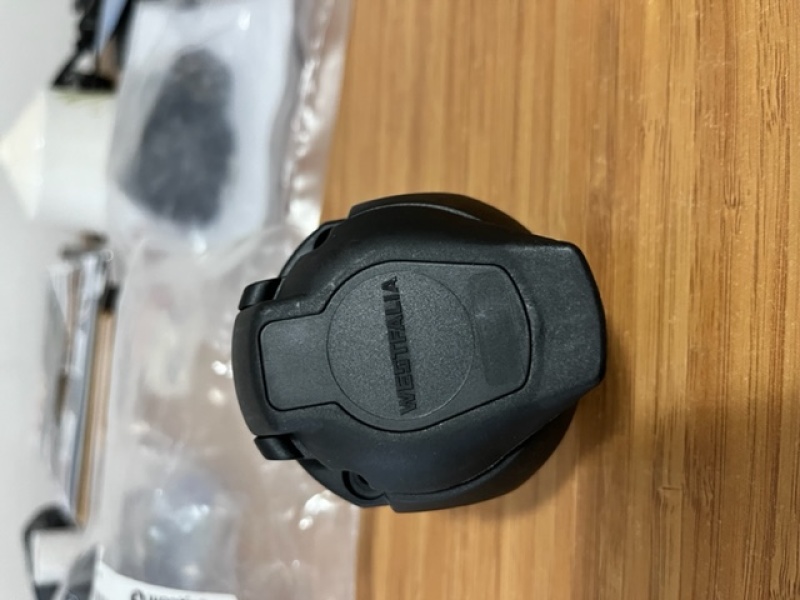 SOKET , 13 PIN (AMAROK 13 ÇEKİ DEMİRİ ARAÇ ÇIKIŞ FİŞ SOKETİ )