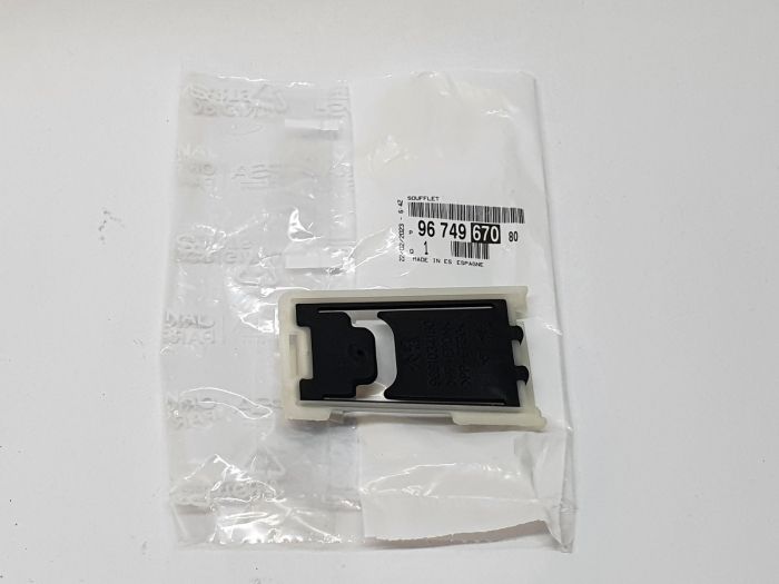 Debriyaj Çatal Körüğü P106-P206-P207-P208-P301-P306-P307-P308-P406-P407-P508-P2008-P3008-P5008-C2-C3 -C4-C5-C-Elysee-Partner-Berlıngo-Expert-Jumpy 9674967080