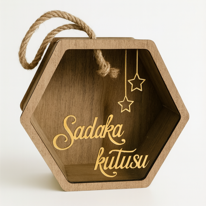 Ahşap Pleksi Camlı Altıgen Sadaka Kutusu – Lüks Tasarım Bağış ve Bahşiş Kumbarası