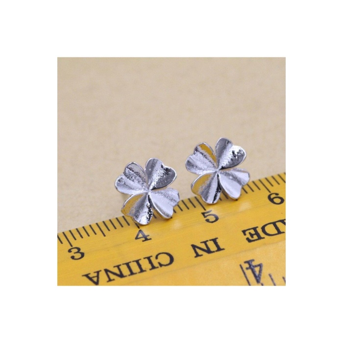 4 Yapraklı Yonca Gümüş Kadın Saplama Küpe