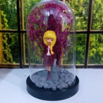 Fanus Teraryum Sevgiliye Hediye Sarışın Kadın Figürlü Kuru Çiçekli