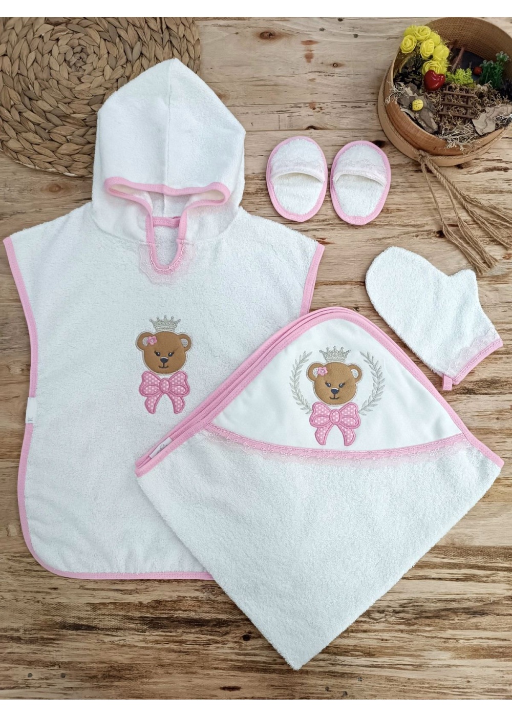 0-1 Yaş Bear Nakışlı Pareolu 4lü Kız Bebek Havlu Silgi Takımı