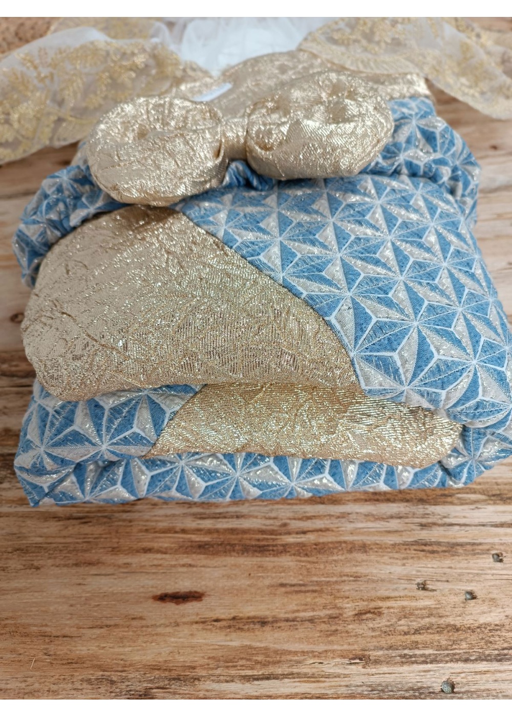 Yenidoğan Piramit Desenli Güpür İşlemeli Bebek Battaniyesi Kundak