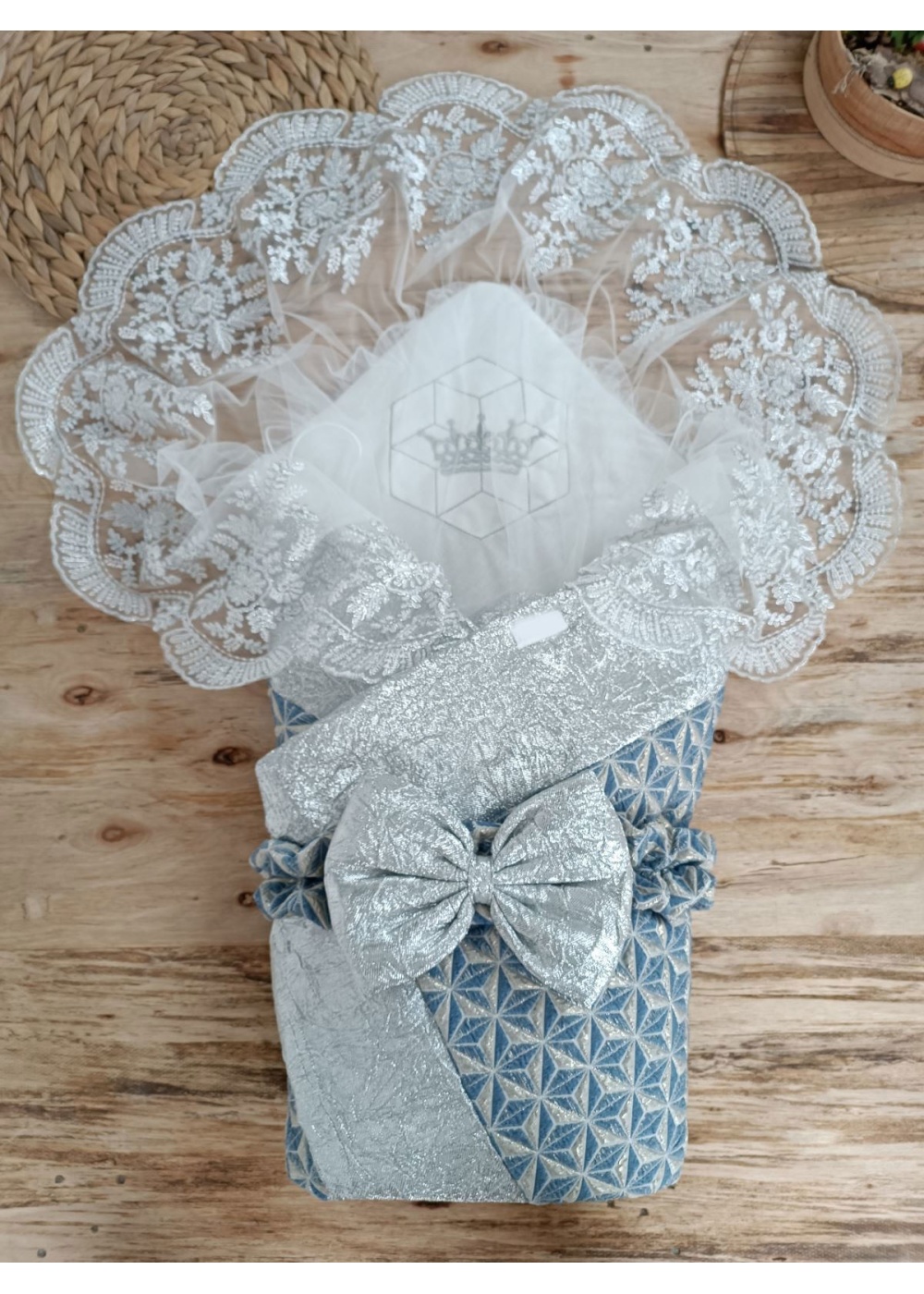 Yenidoğan Piramit Desenli Güpür İşlemeli Bebek Battaniyesi Kundak